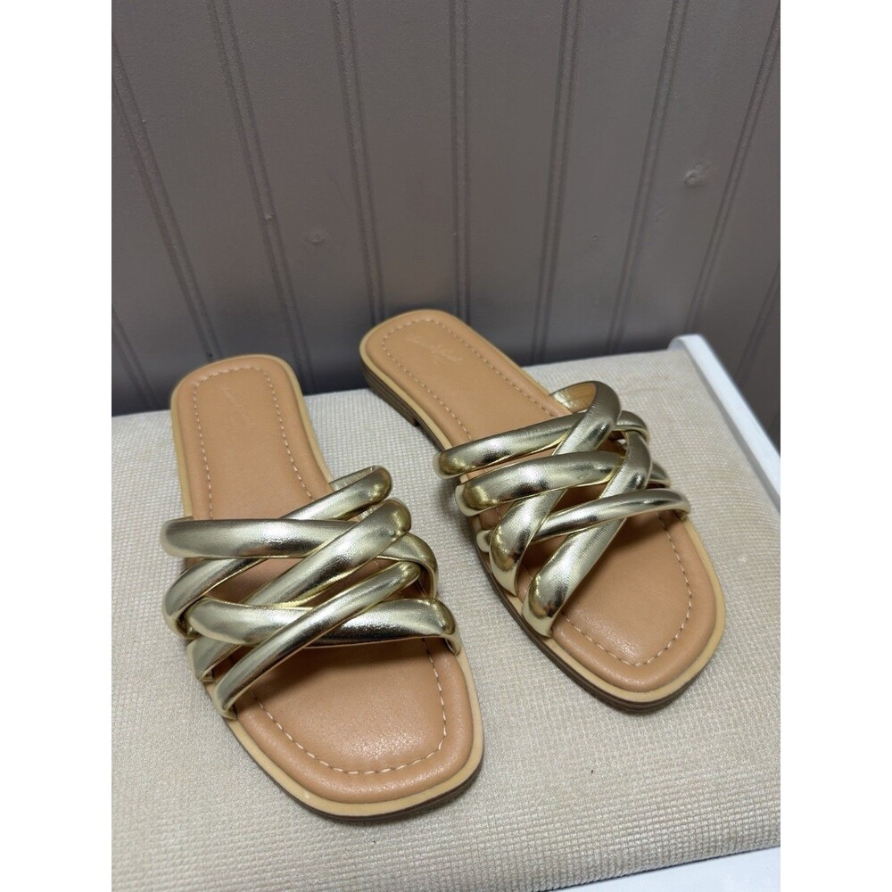 Universal Threads gold slip on sandals women's size 6.5